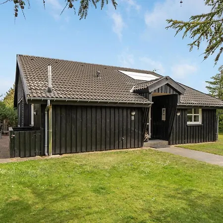 Pelle - 800m From The Sea By Interhome